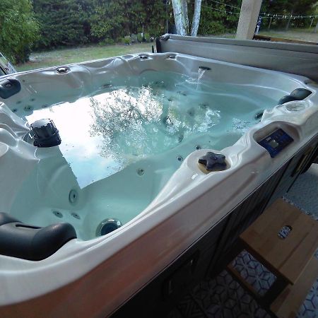 Gite A La Campagne Avec Jacuzzi Avensan Zewnętrze zdjęcie