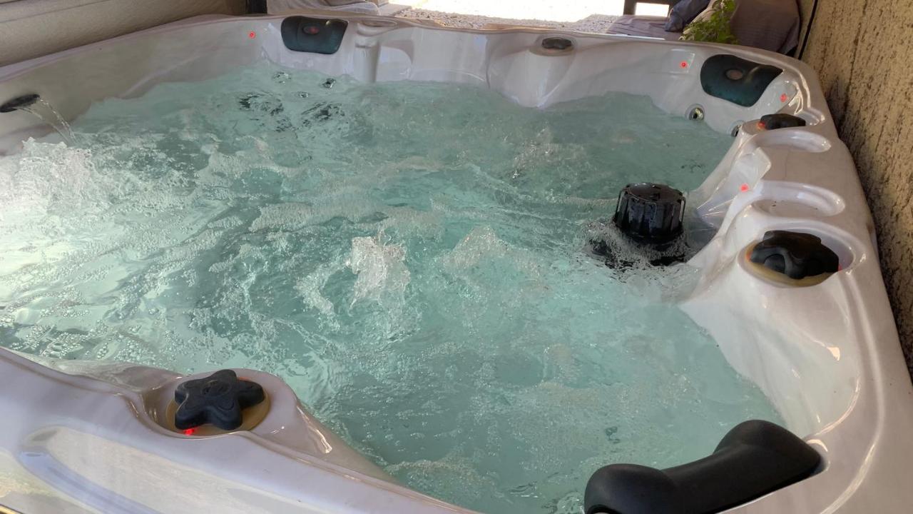 Gite A La Campagne Avec Jacuzzi Avensan Zewnętrze zdjęcie